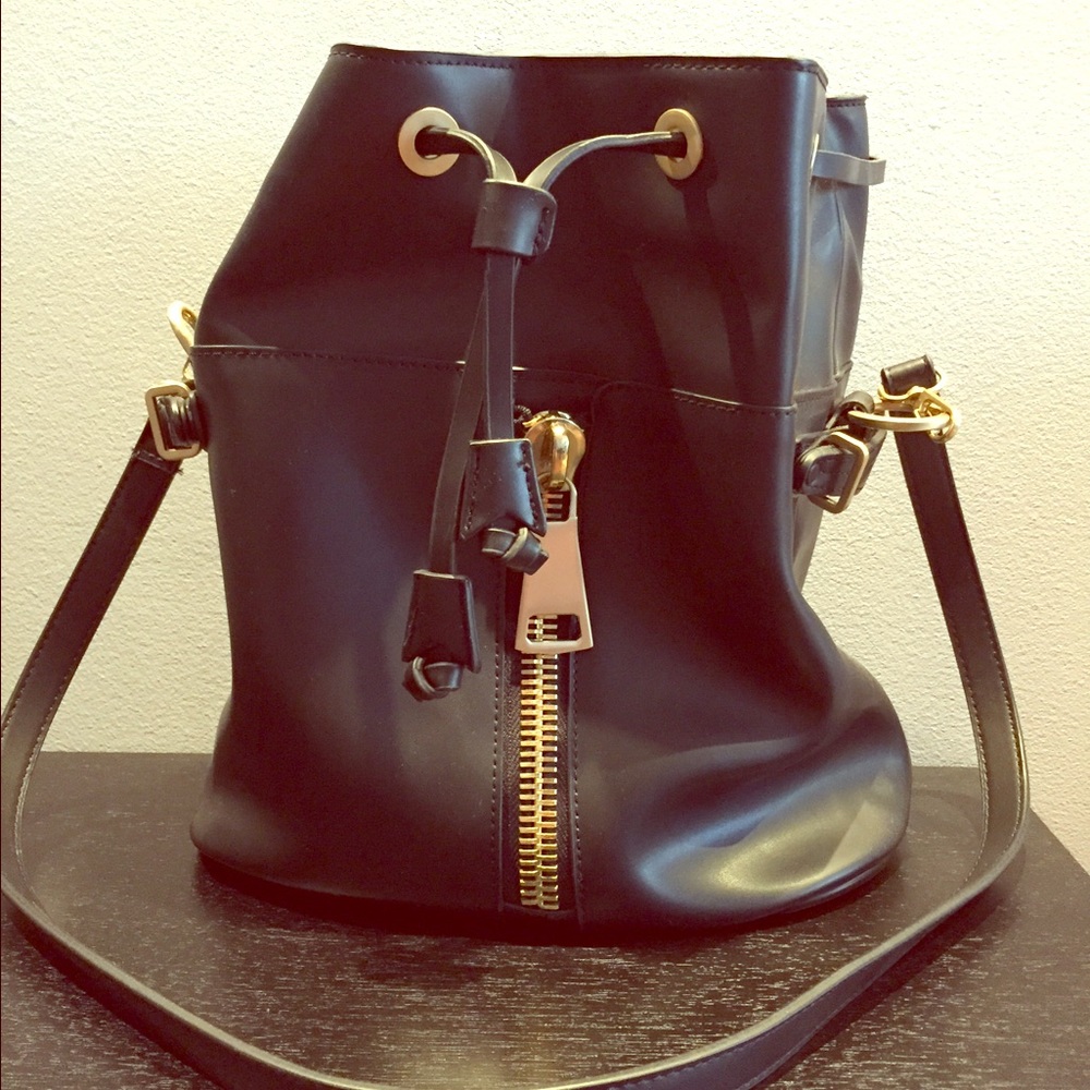 Zara Bucket Bag - Black